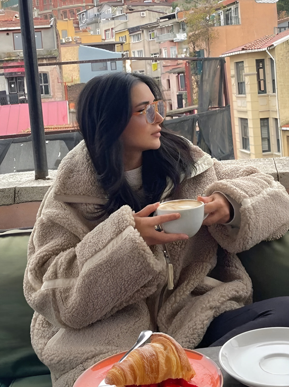 Aliora – Flauschige Teddyjacke für jeden Tag