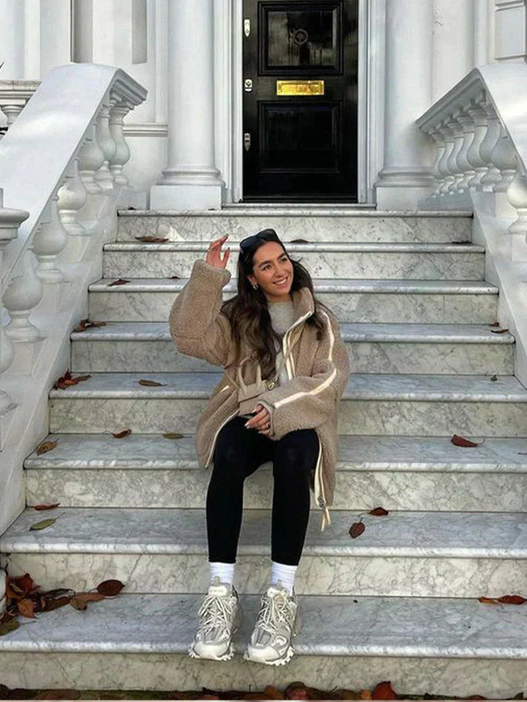 Aliora – Flauschige Teddyjacke für jeden Tag